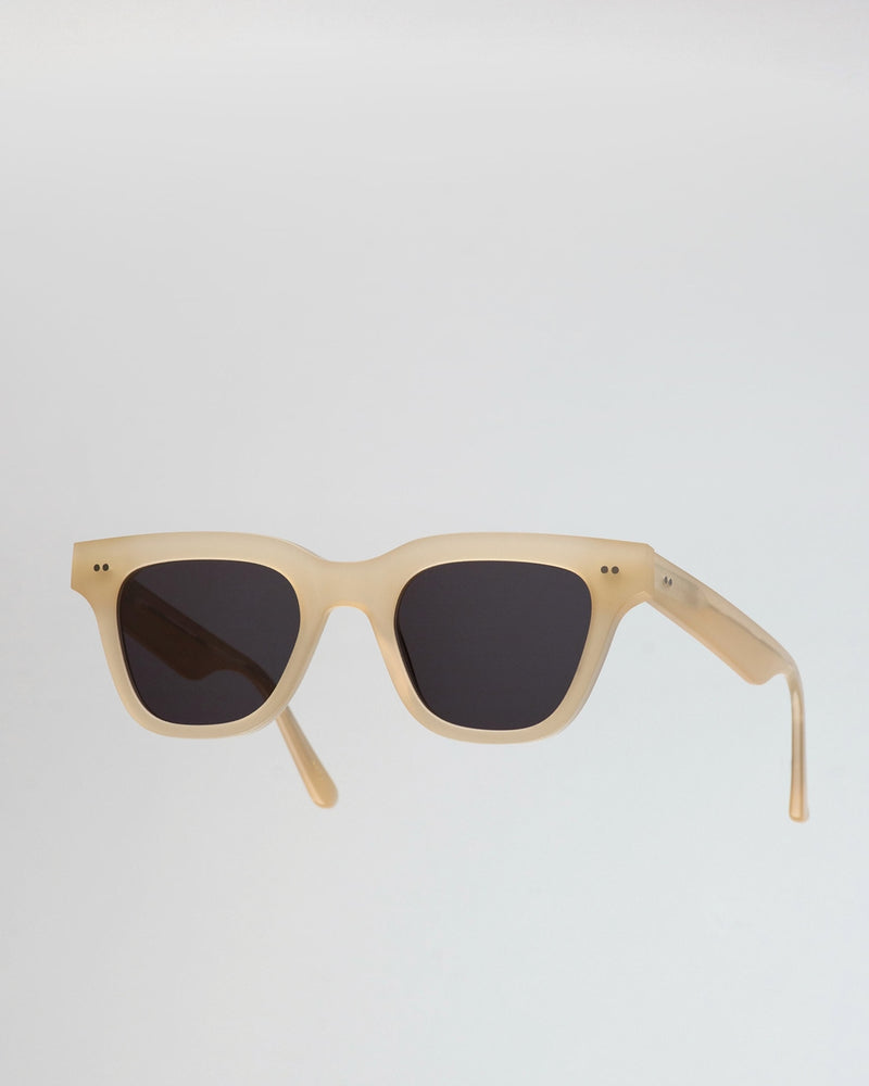 Ellis Sand - grey solid lens