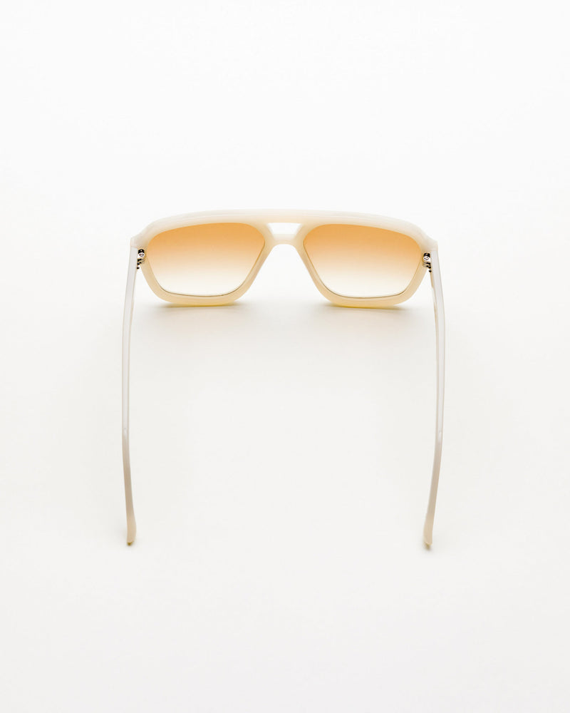 Jet Pearl - brown gradient lens