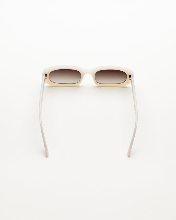 April Pearl - grey gradient lens
