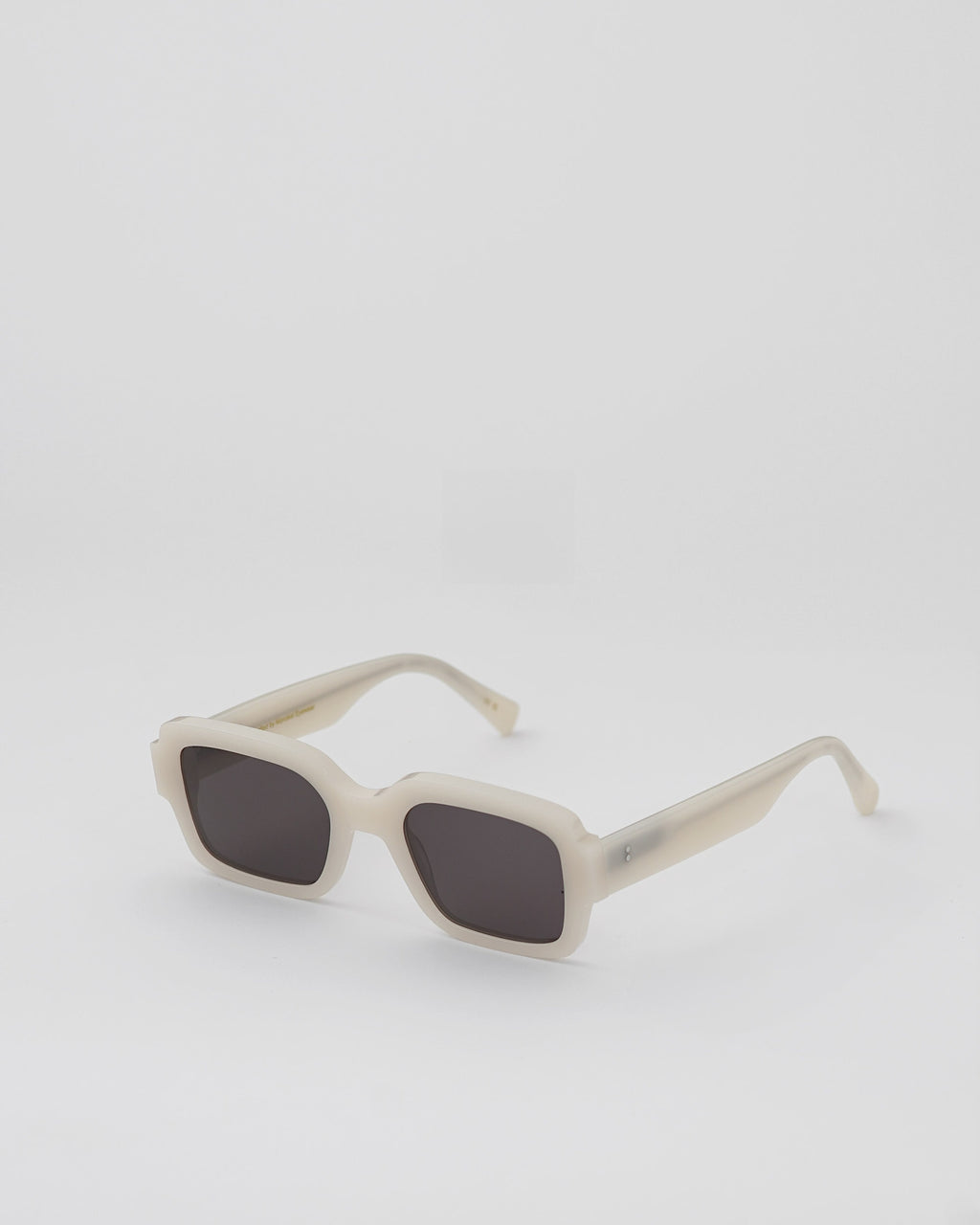 Apollo Pearl - grey solid lens