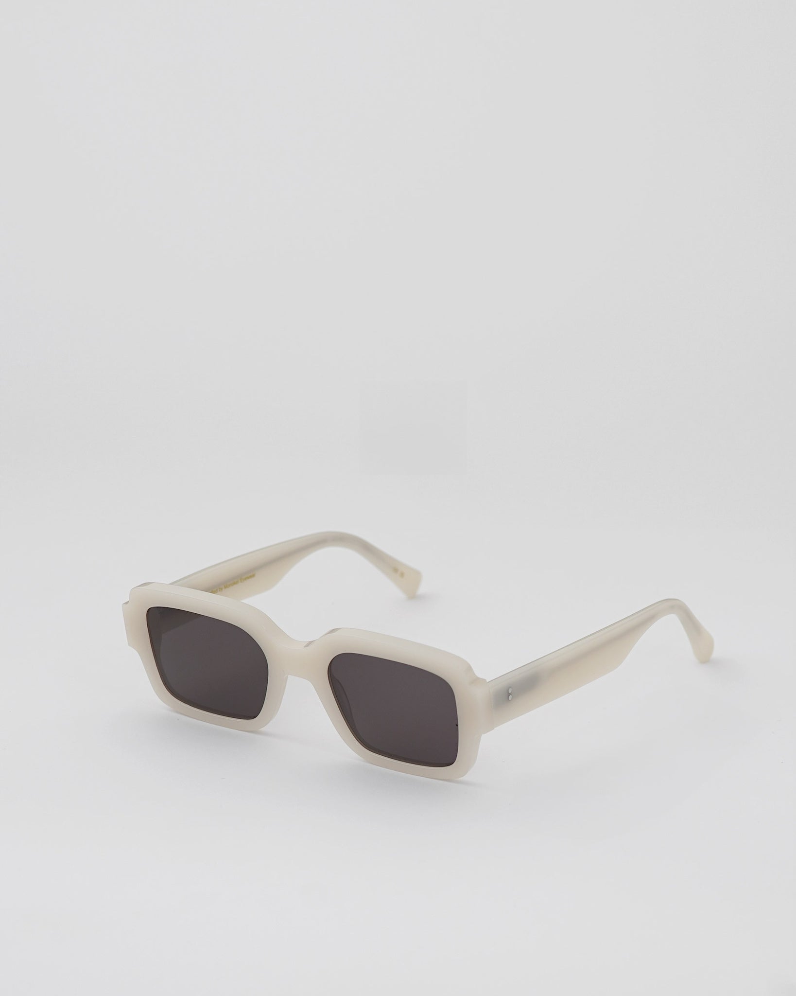 Apollo Pearl - grey solid lens