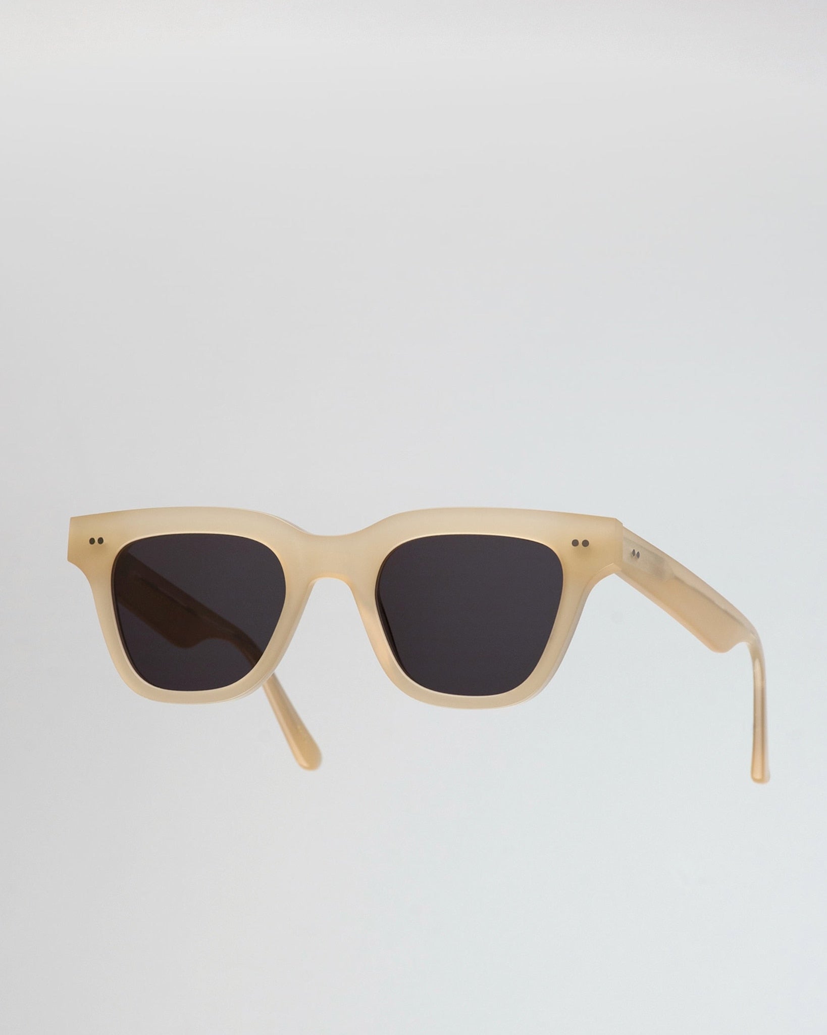 Ellis Sand - grey solid lens
