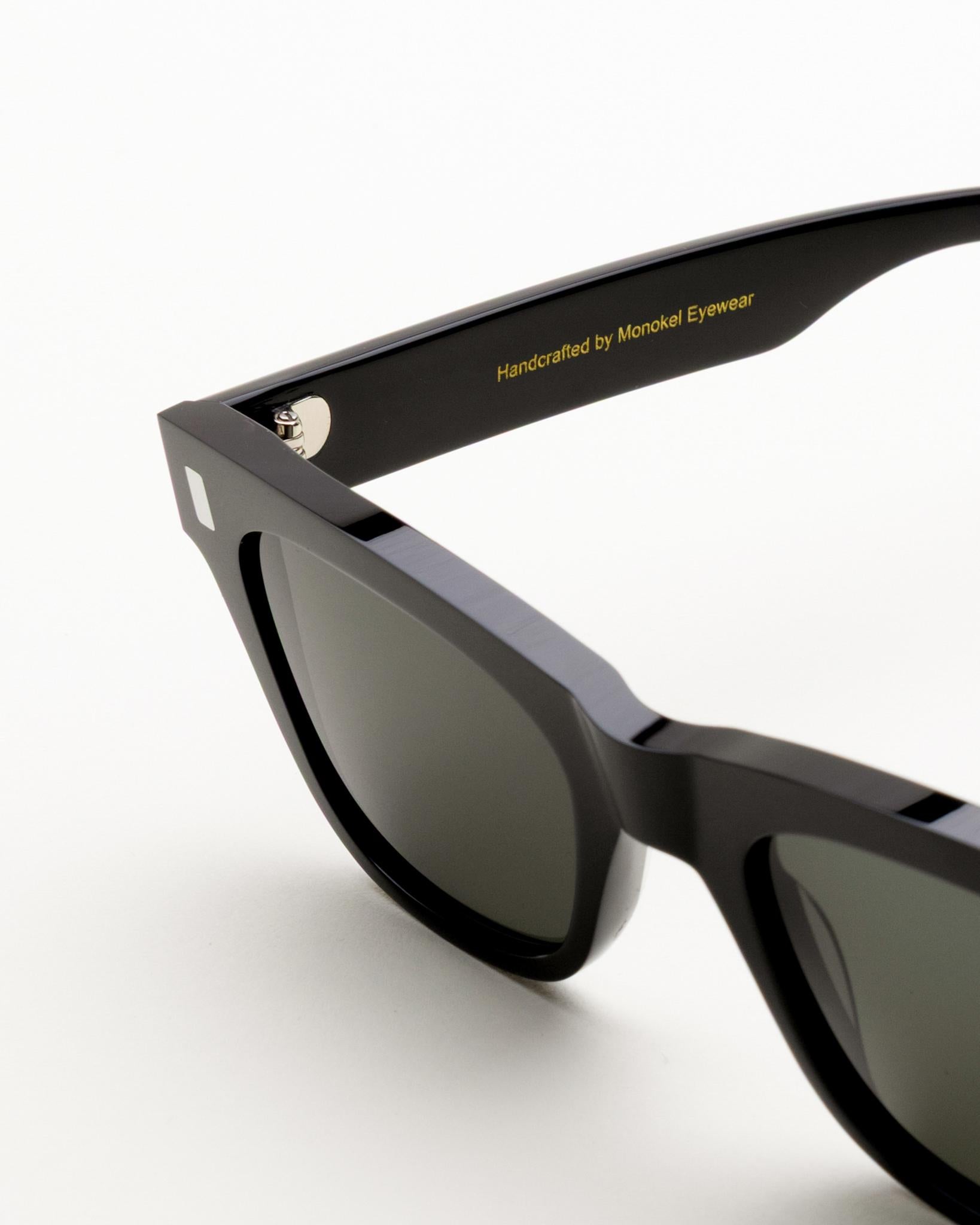 Aki Black - green solid lens – Monokel Eyewear