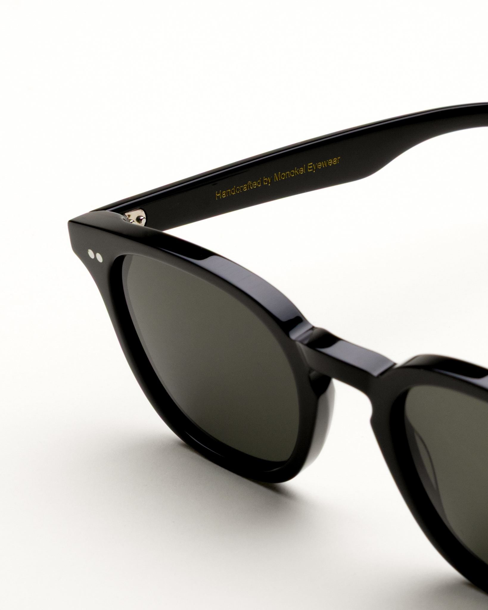 River Black - green solid lens – Monokel Eyewear