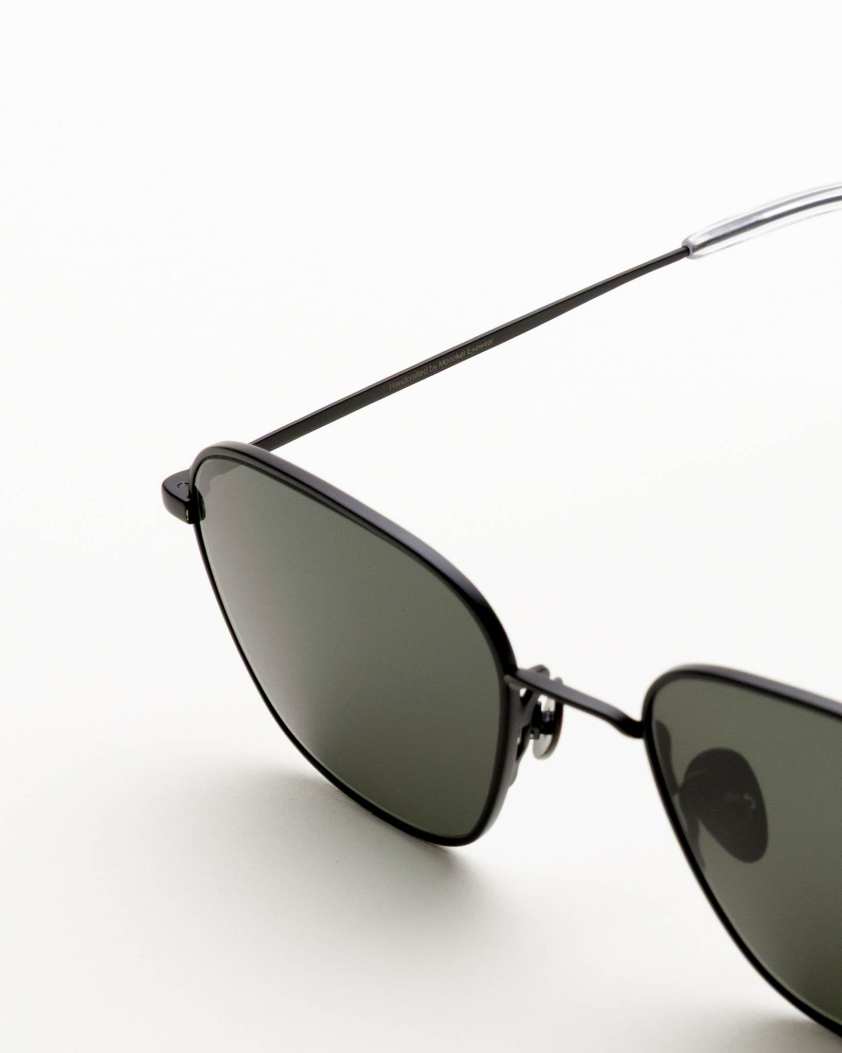 Otis Black - green solid lens – Monokel Eyewear