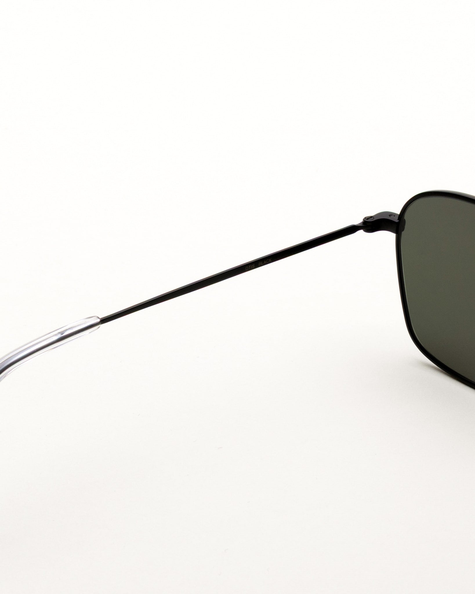 Otis Black - green solid lens – Monokel Eyewear
