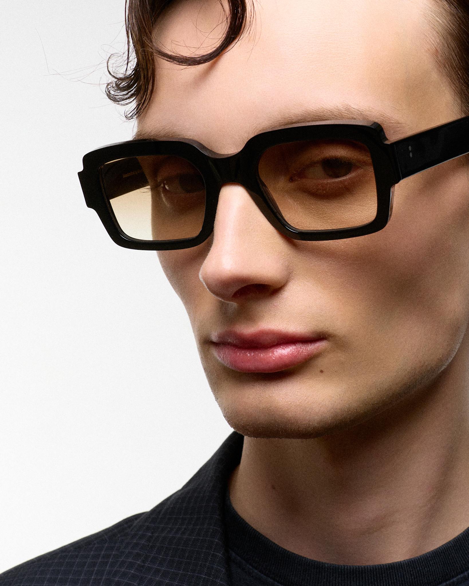 Monokel Eyewear Apollo Black サングラス Apollo Black - brown gradient lens – Monokel Eyewear