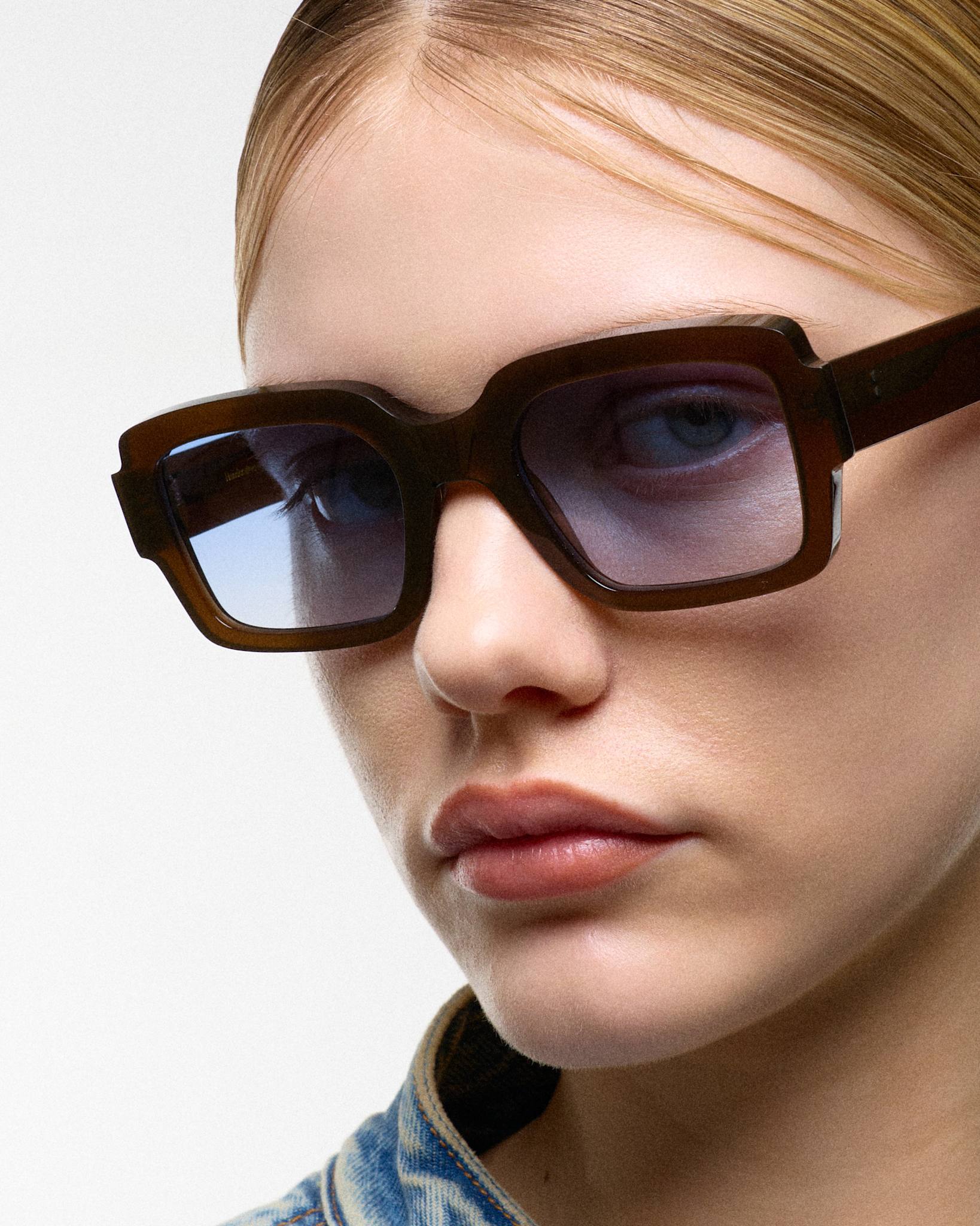 Apollo Chocolate - blue gradient lens – Monokel Eyewear