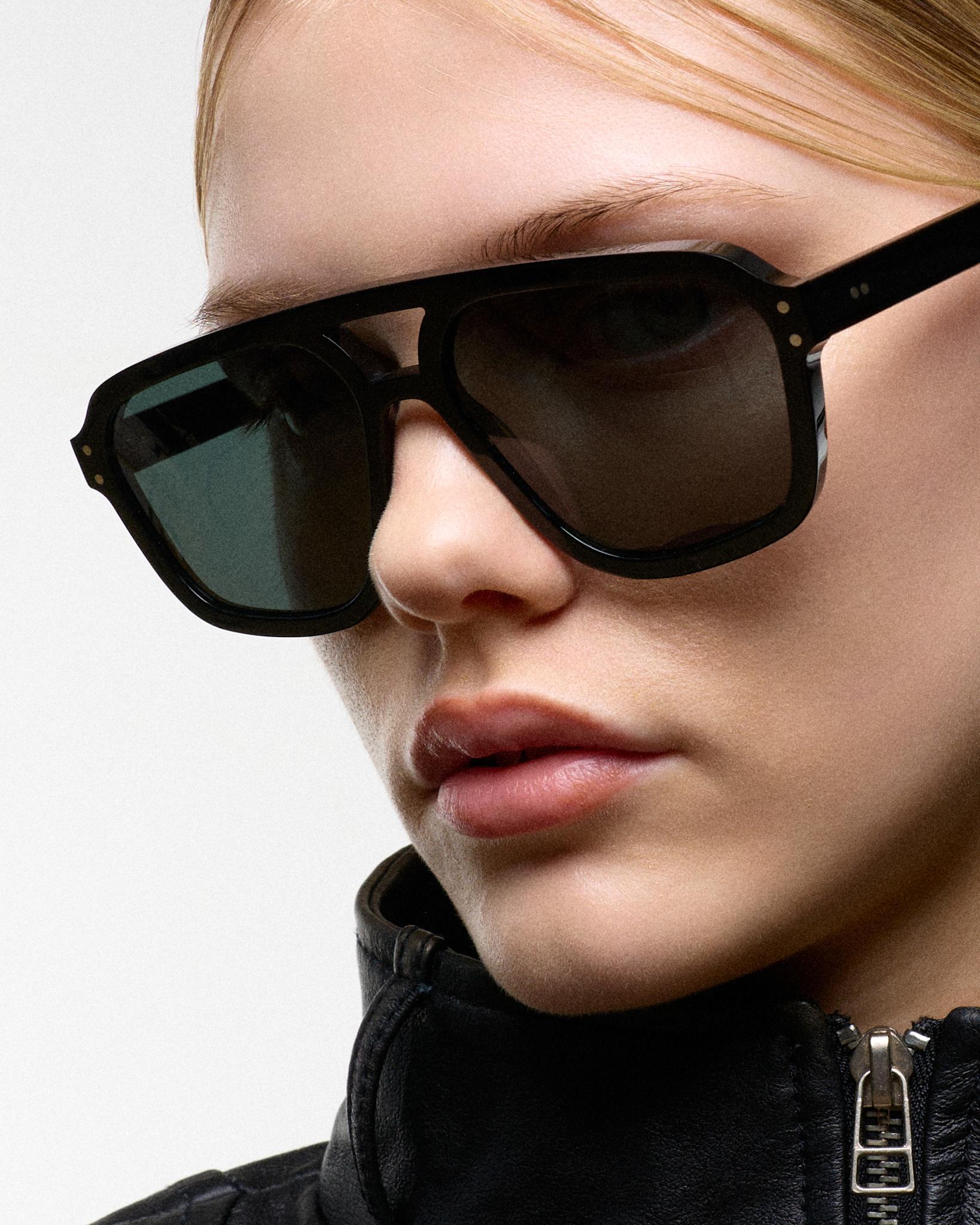 Jet Black - green solid lens