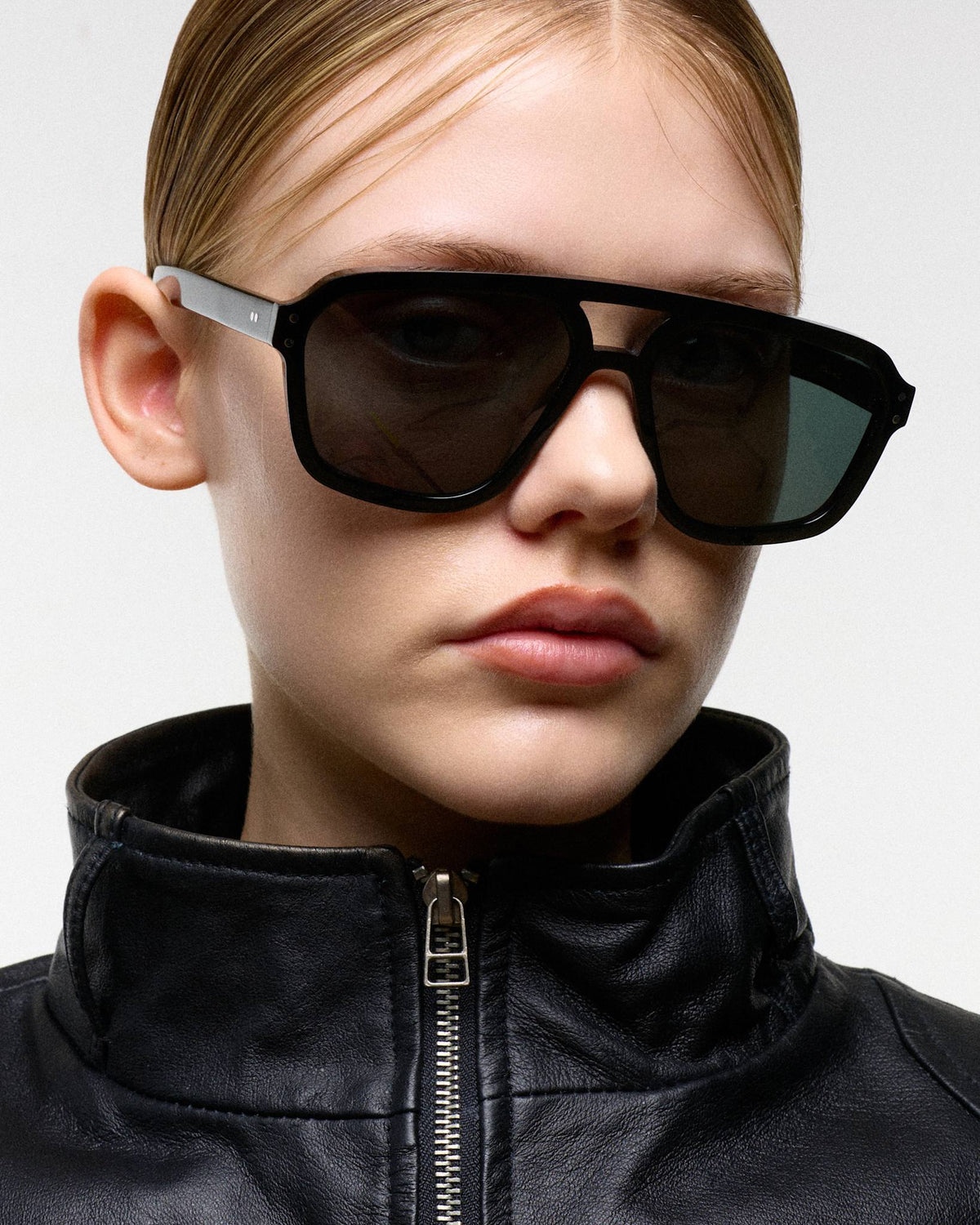 Jet Black - green solid lens