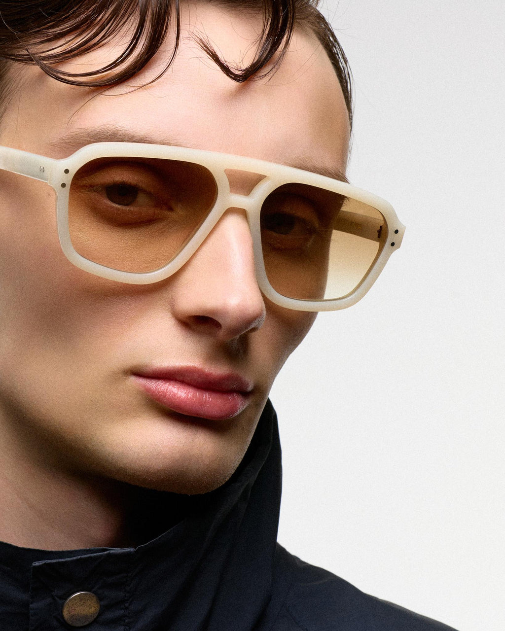 Jet Pearl - brown gradient lens