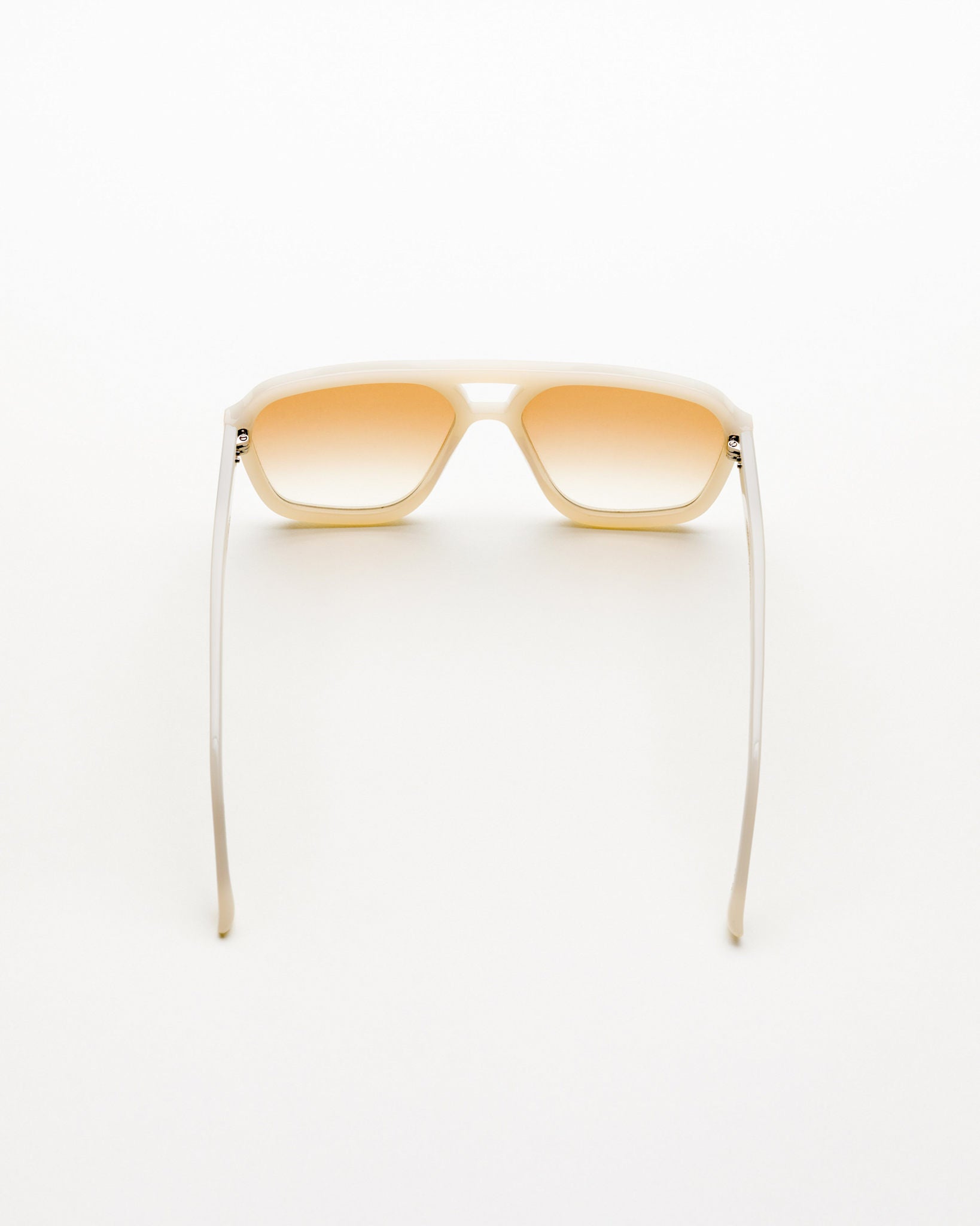 Jet Pearl - brown gradient lens