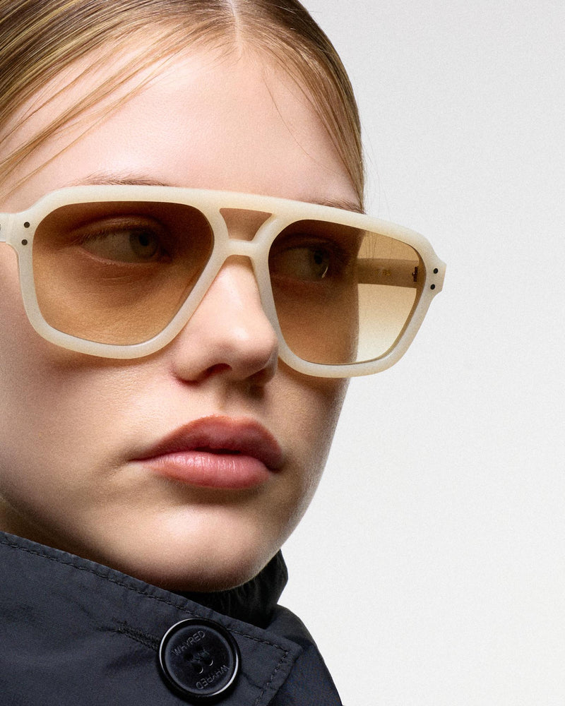 Jet Pearl - brown gradient lens