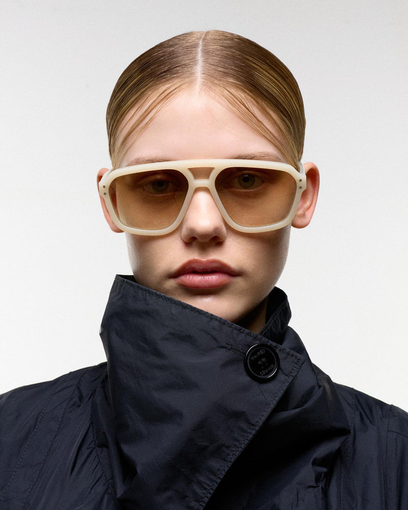 Jet Pearl - brown gradient lens