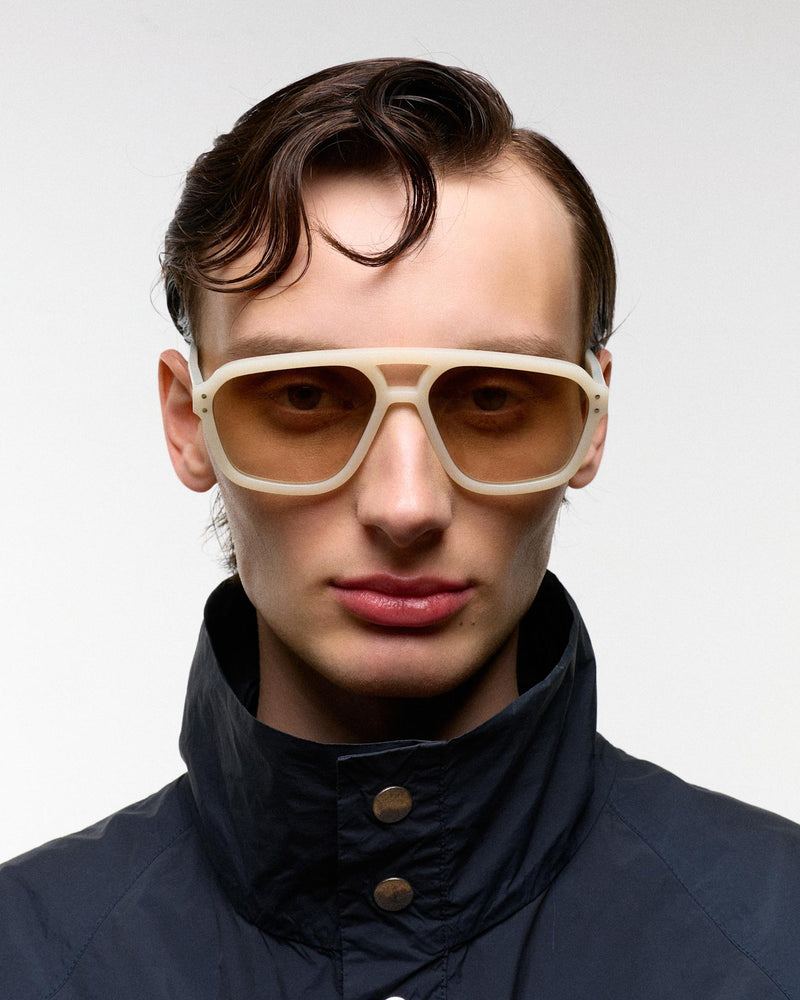Jet Pearl - brown gradient lens