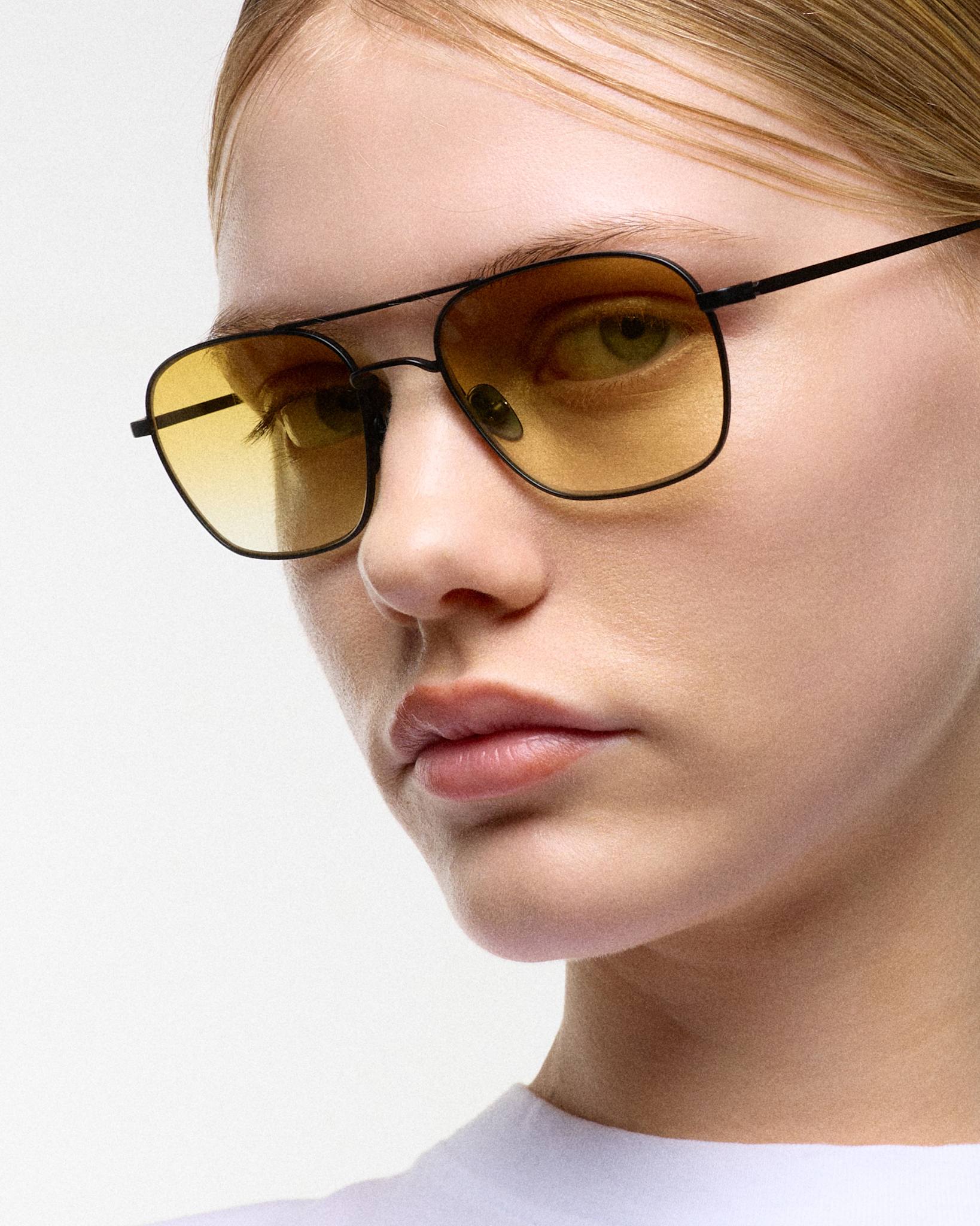 Dion matt Black - yellow gradient lens – Monokel Eyewear