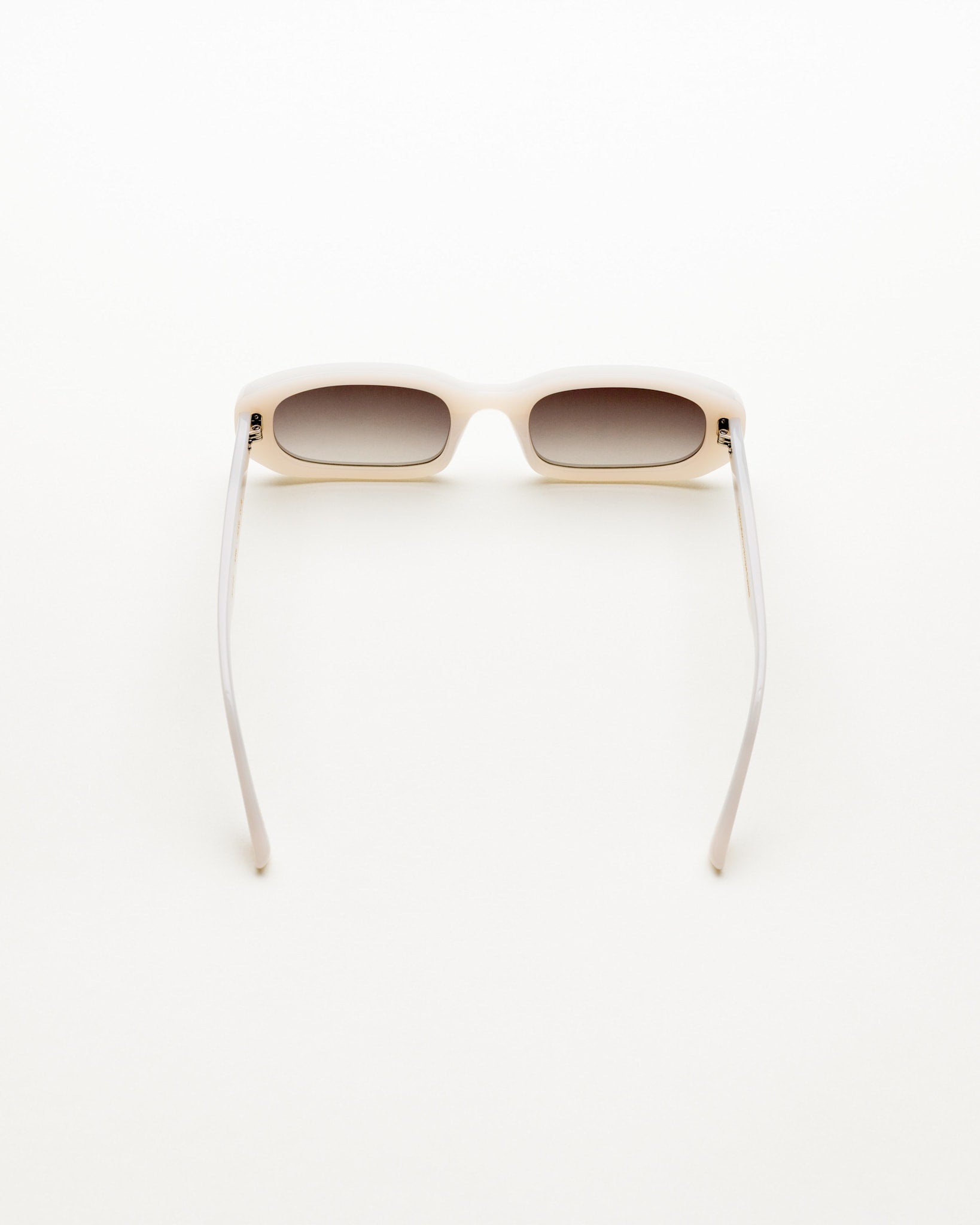 April Pearl - grey gradient lens
