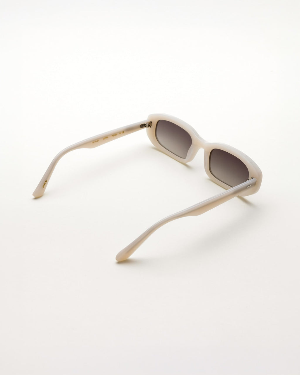 April Pearl - grey gradient lens