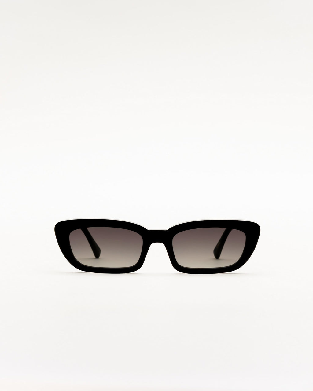 Nova Black - grey gradient lens