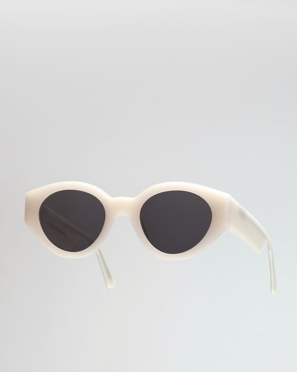 Polly Pearl - grey solid lens