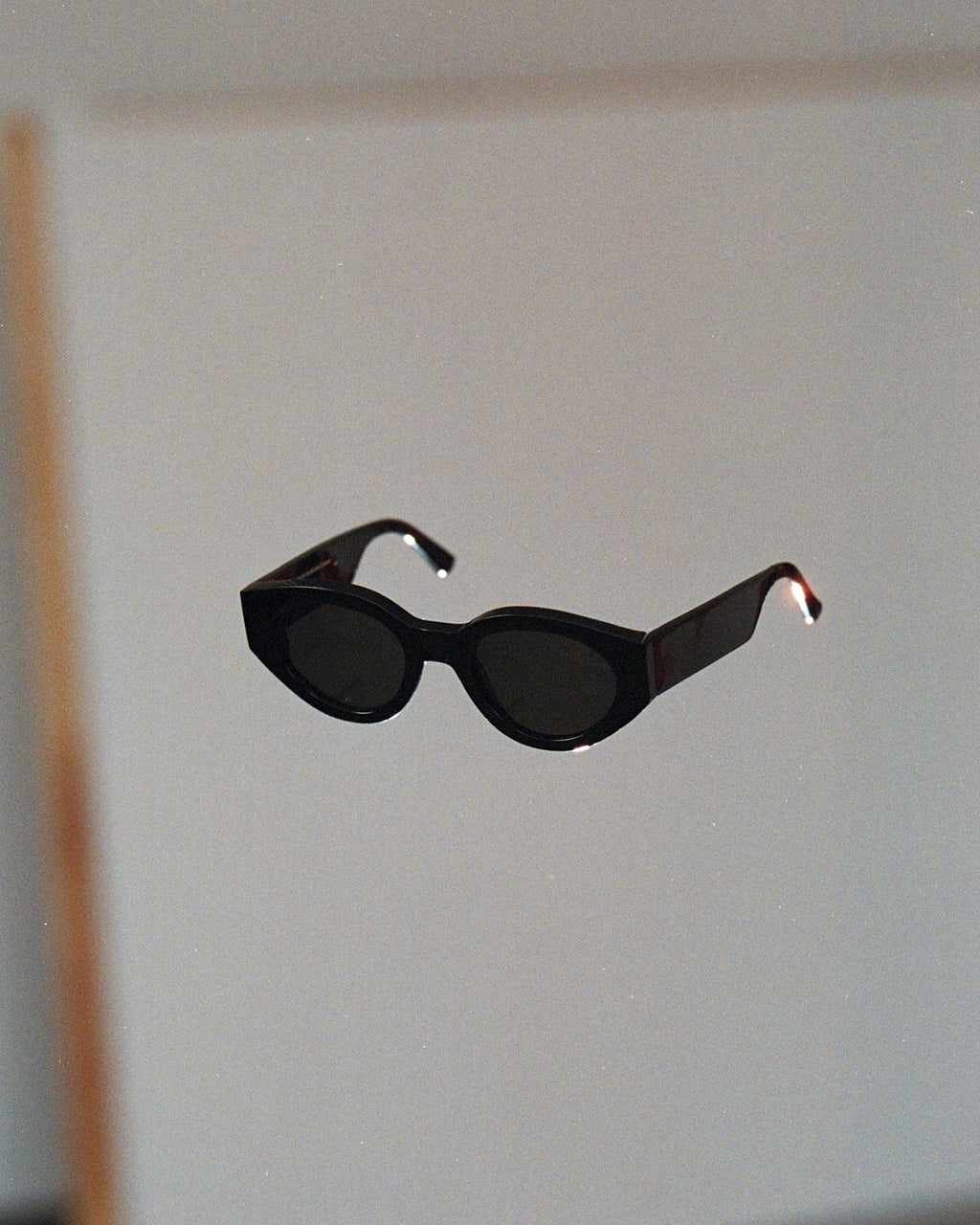 Polly Black - green solid lens