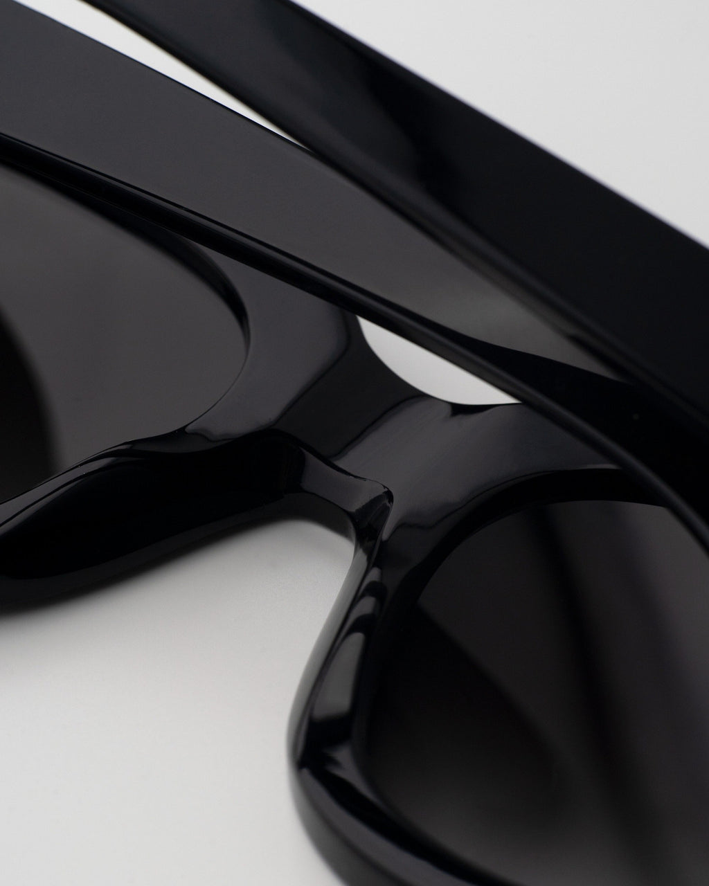 Cleo Black - grey gradient lens