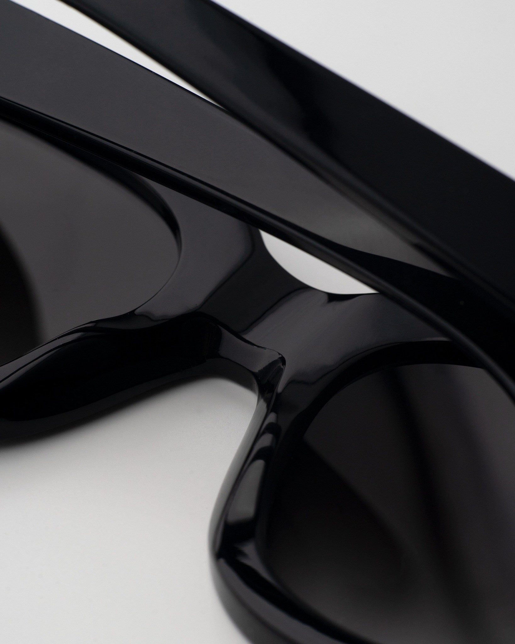 Cleo Black - grey gradient lens