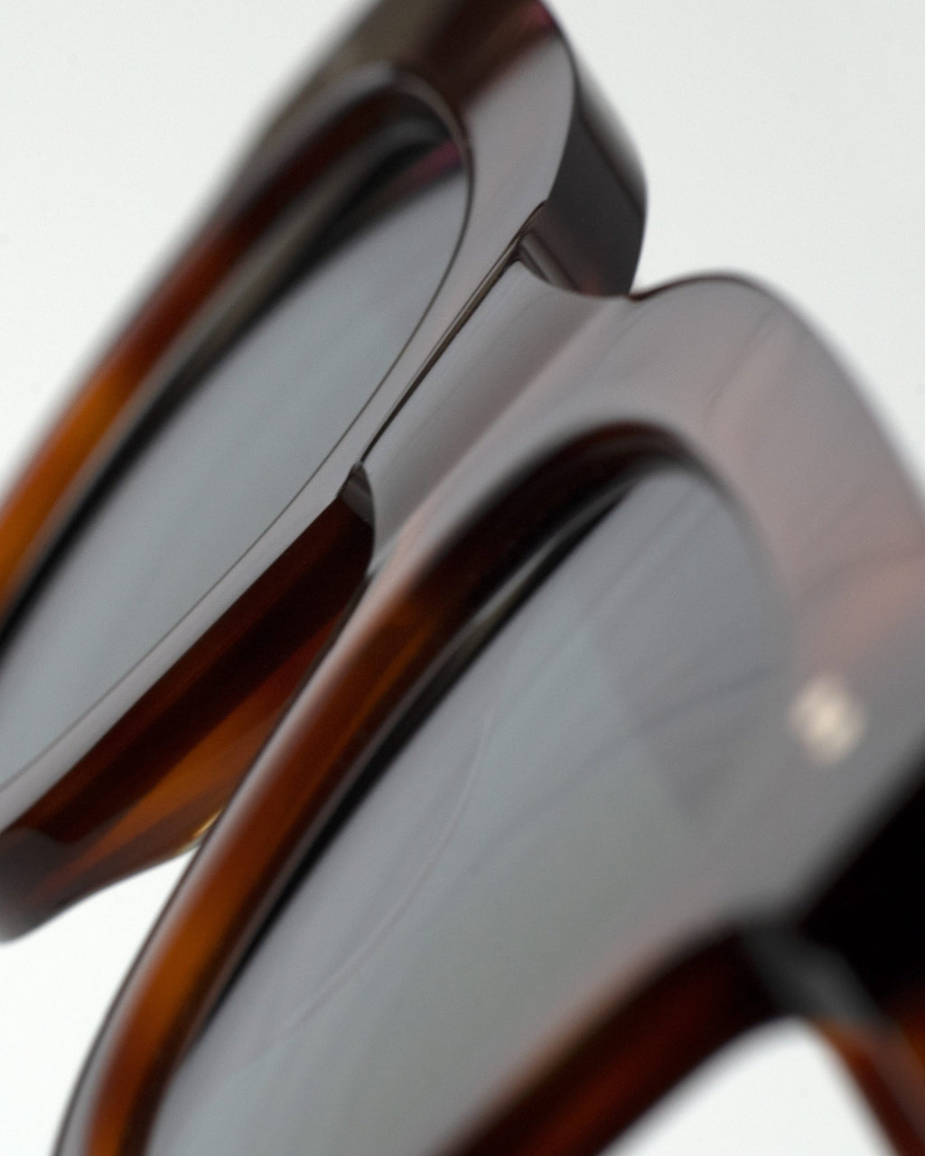 Ellis Amber - green solid lens