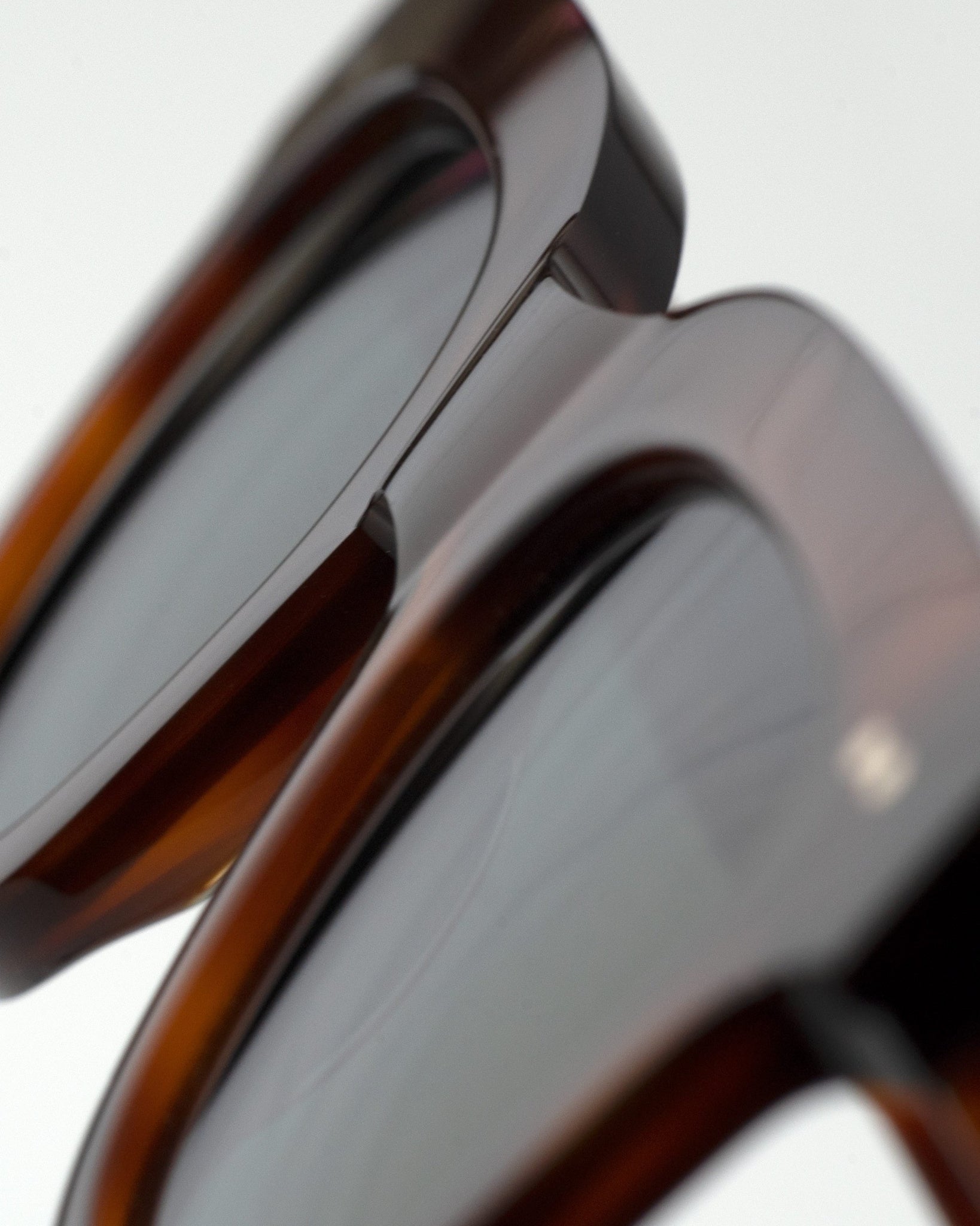 Ellis Amber - green solid lens
