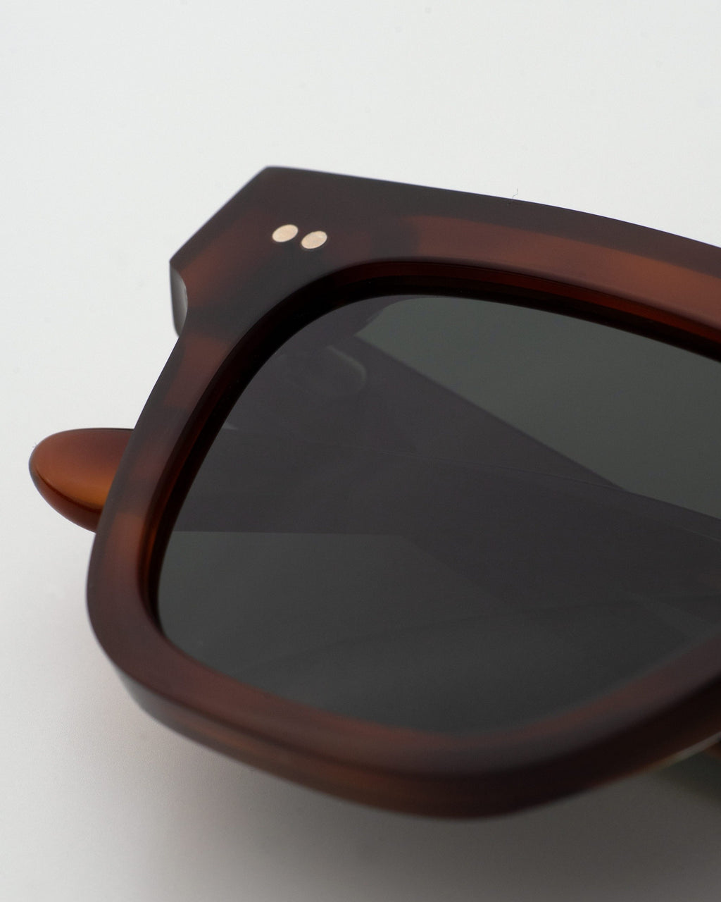 Ellis Amber - green solid lens