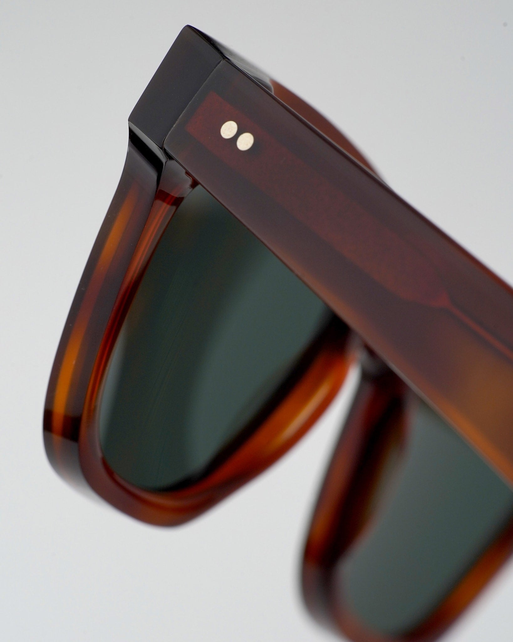 Ellis Amber - green solid lens